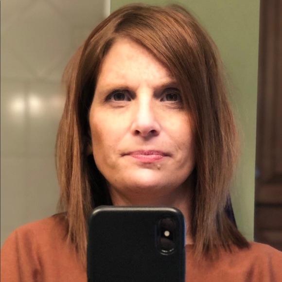 Meet your Posher, Lesleigh - Picture 2 of 2